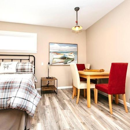 Raincoast Retreat At Shawnigan Lake! Bagian luar foto