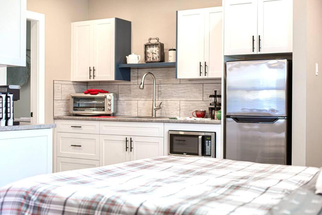 Raincoast Retreat At Shawnigan Lake! Bagian luar foto