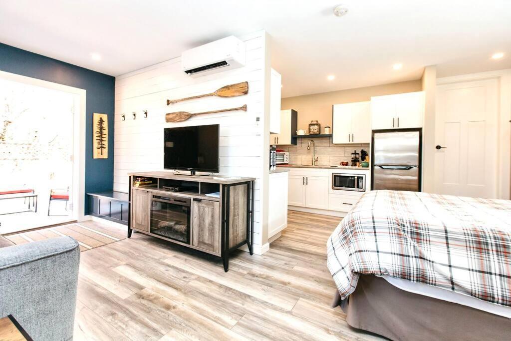 Raincoast Retreat At Shawnigan Lake! Bagian luar foto