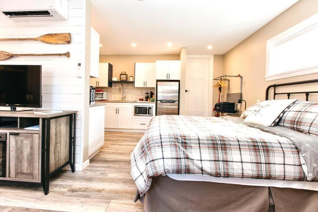 Raincoast Retreat At Shawnigan Lake! Bagian luar foto